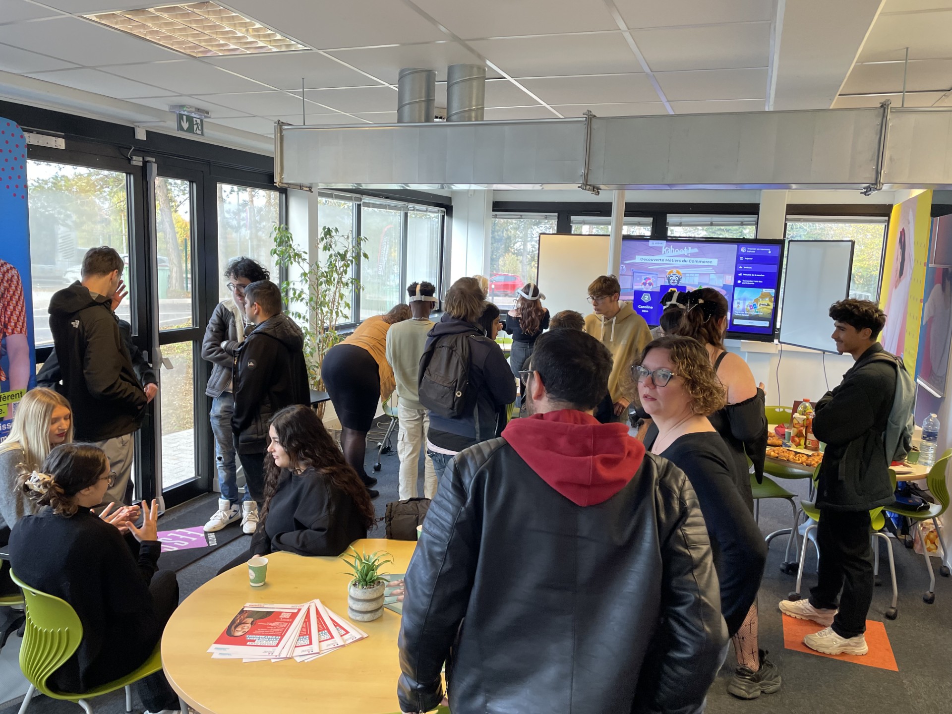 Jeunes participants réunis au CCI Campus Centre Grand Est lors des Rencontres des métiers du commerce
